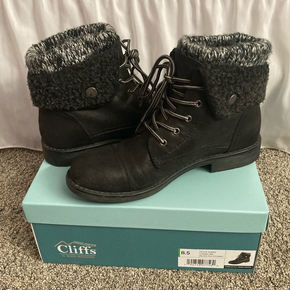 Cliff by white mountain DUENA LACE UP BOOTS